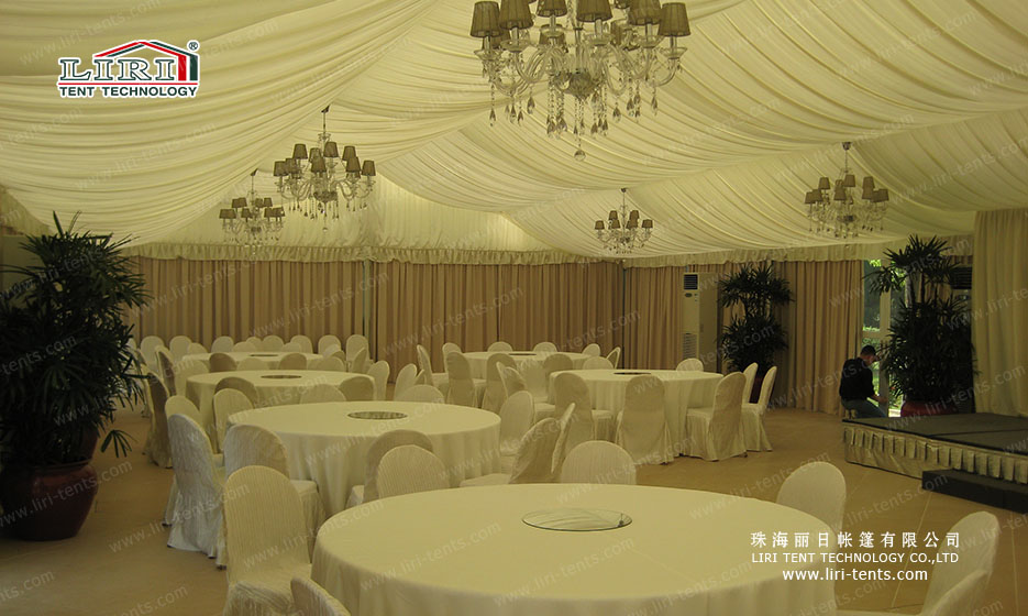 Tente de réception de mariage de 10 × 20 m