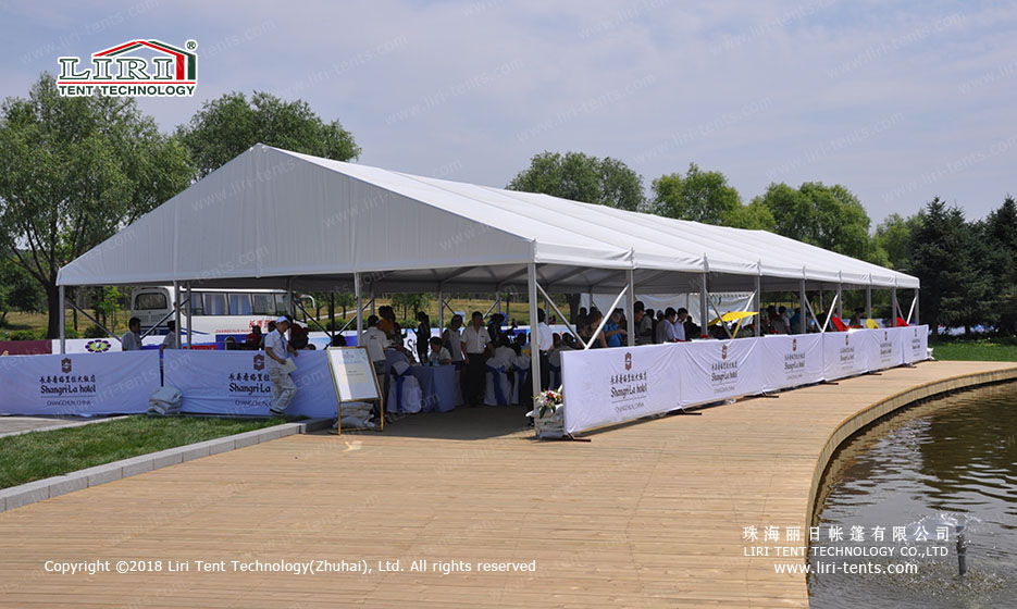 Tentes de réception de 20 × 20 m