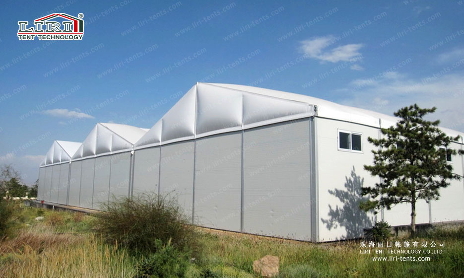 Structure de hangar sous forme de tente