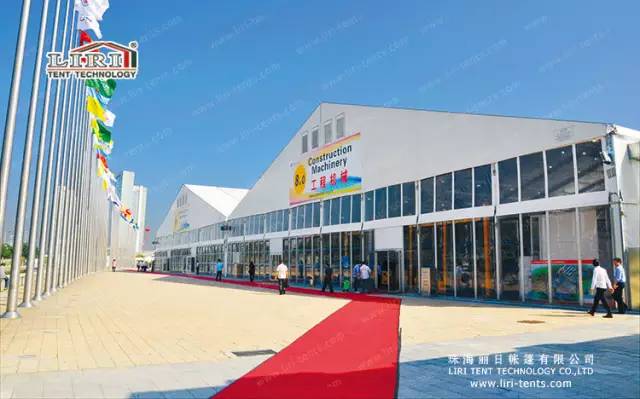 grand chapiteau d'exposition