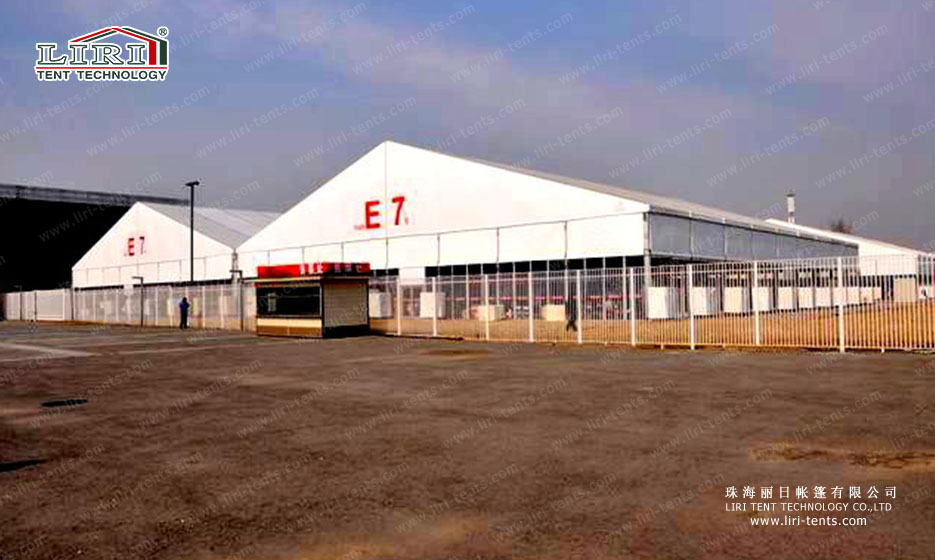 Location de tentes d'exposition en plein air