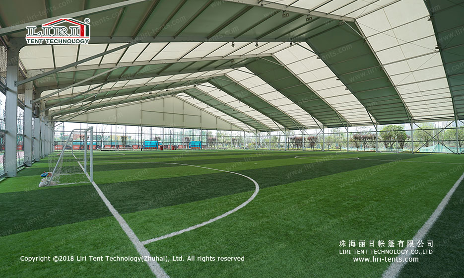 Présentation n° 1 : Tente sportive pour stade de football en plein air