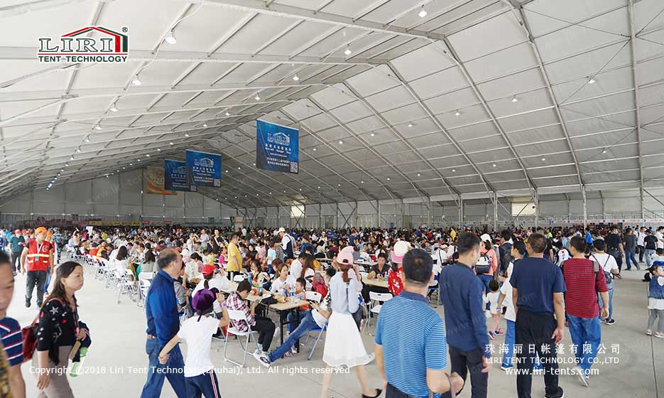 tente du salon aéronautique pour la cantine n° 1