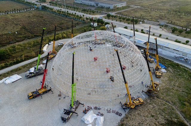 Diverses structures ombragées en dôme – Tentes géodésiques 1