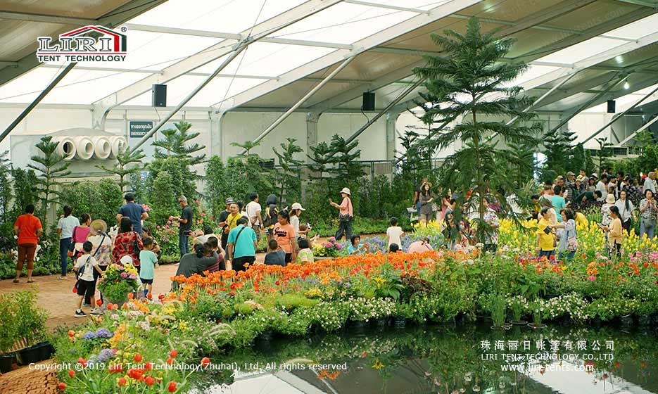 Tente pour exposition florale en plein air