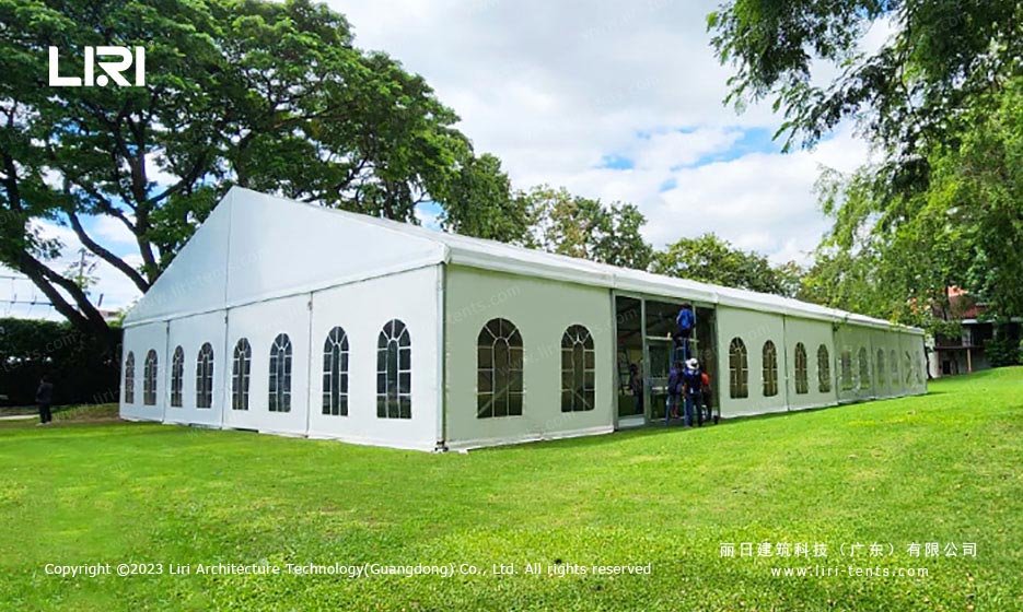 Organiser un mariage de luxe sous tente
