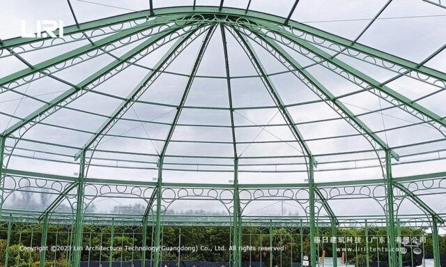 orangerie de jardin de luxe transparente, à l'extérieur
