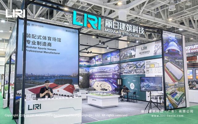 Présentation du stand de Liri Tent au China Sport Show 2026, avec des présentations de sites sportifs modulaires